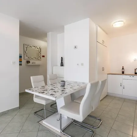 Larus Appartement *