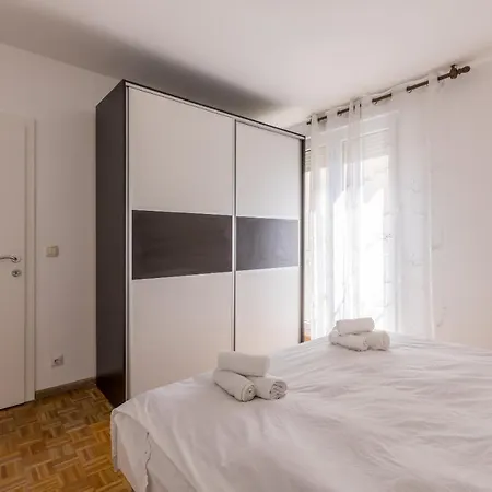 Larus Apartmán